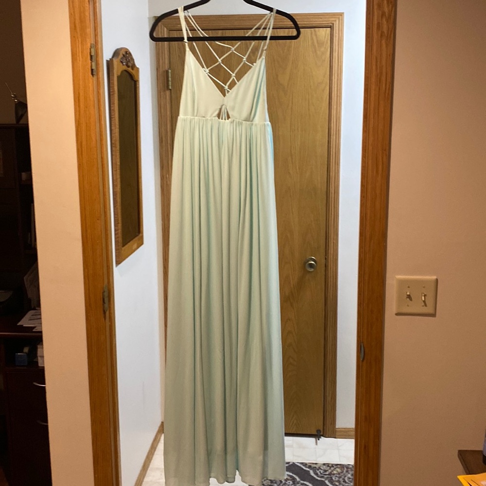 Crisscross back detail, keyhole maxi dress